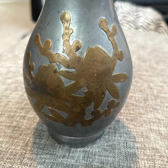 VINTAGE CHINESE / HONG KONG PURE PEWTER W/BRASS SMALL VASE crabs - Picture 7 of 10